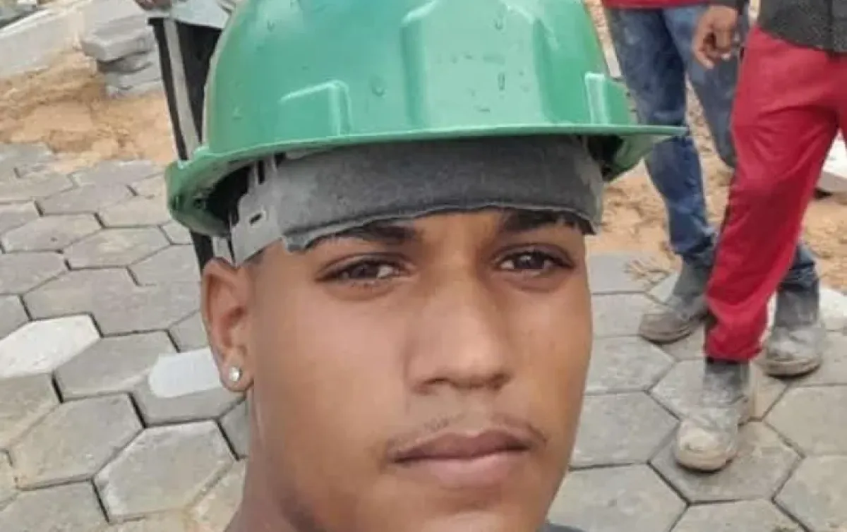 Adolescente De Anos Natural De Medeiros Neto Executado Mais