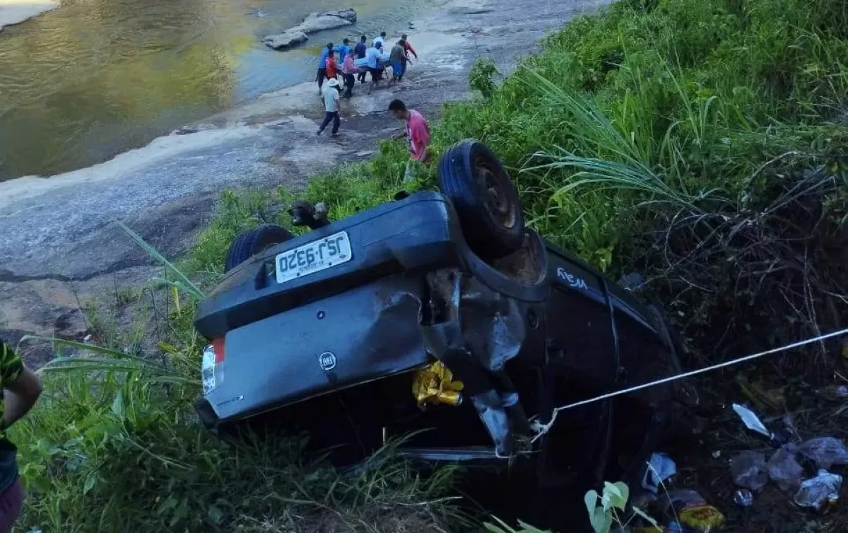 Carro despenca em ribanceira e mata servidor da prefeitura de Jucuruçu