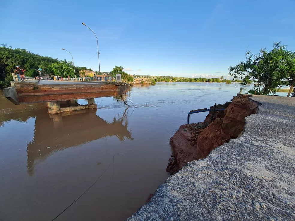 Itamaraju: acesso do bairro Várzea Alegre para Baixa Fria — Foto: Camila Marinho/TV Bahia