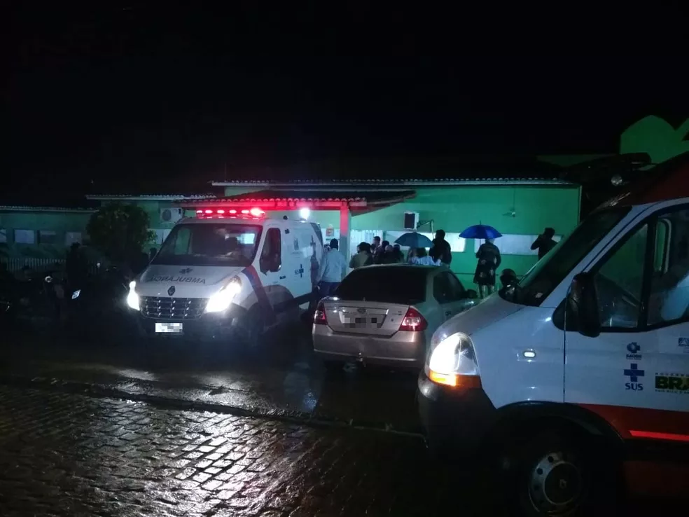 Vítimas de acidente na BR-324 foram levadas para Hospital Municipal de Riachão do Jacuípe — Foto: Jacuípe News Vítimas de acidente na BR-324 foram levadas para Hospital Municipal de Riachão do Jacuípe — Foto: Jacuípe News