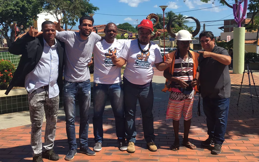 Integrantes da Associação dos Cornos em Lauro de Freitas, região metropolitana de Salvador — Foto: Maiana Belo/G1 