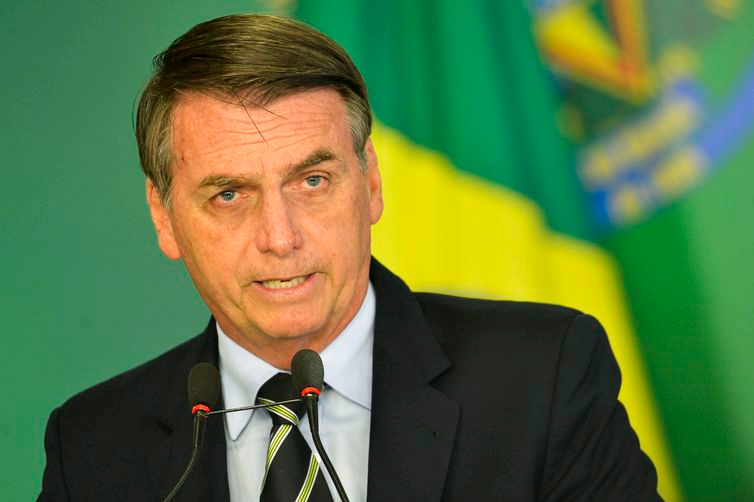 Marcelo Camargo/Agência Brasil O presidente Jair Bolsonaro durante cerimônia de assinatura do decreto que flexibiliza a posse de armas no país.