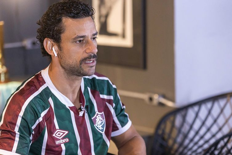 Fred é apresentado pelo Fluminense, pelas redes sociais, e clube ganha milhares de novos seguidores