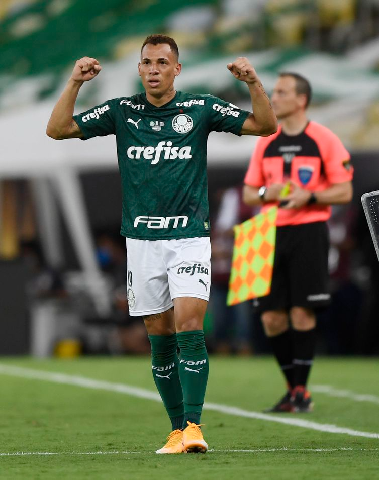 Breno Lopes marcou o gol do título da Libertadores sobre o Santos nos acréscimos do jogo.