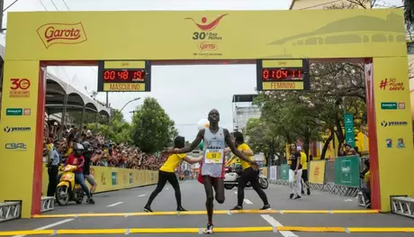 O queniano Geofry Kipchumba vence a Dez Milhas Garoto 2019. (Adessandro Reis/Divulgação)