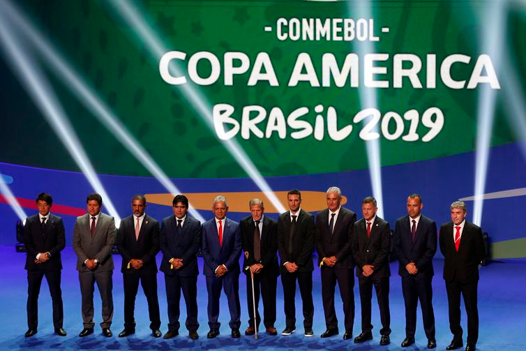  Treinadores das seleções no sorteio dos grupos da Copa América Brasil 2019, na Cidade das Artes.  