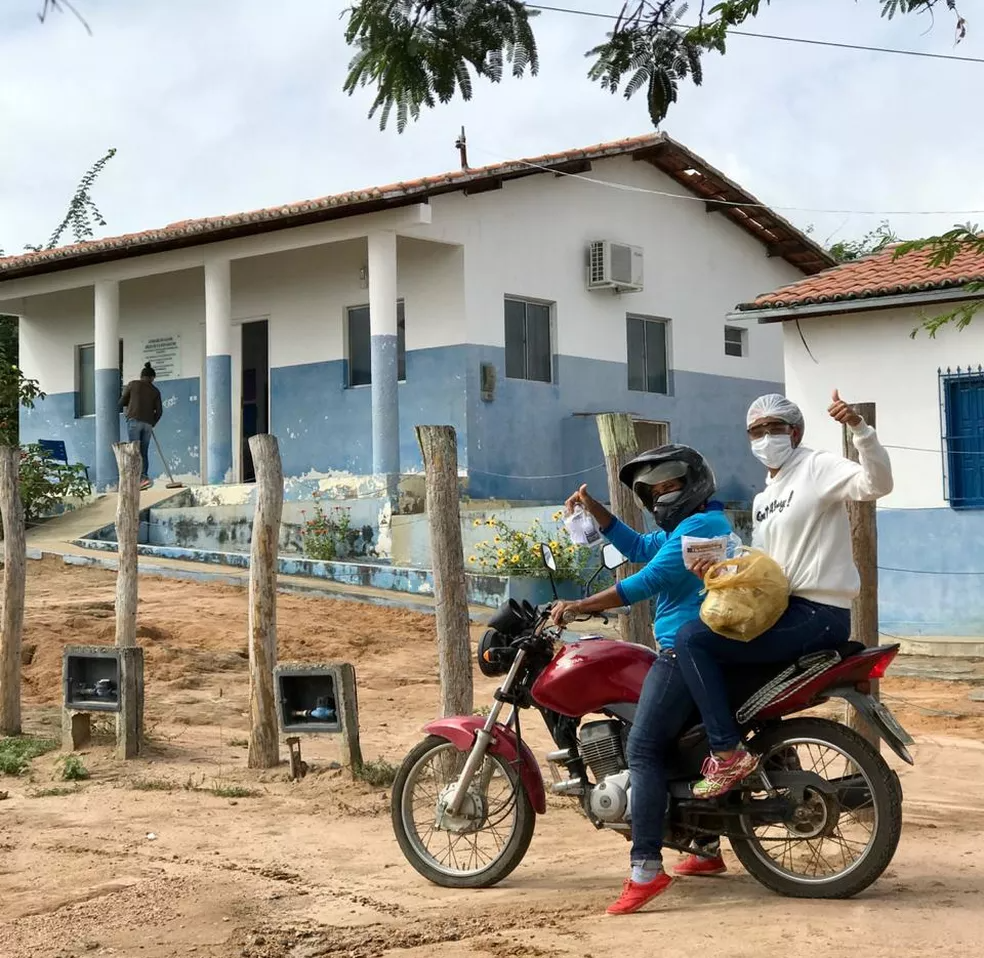 Monaliza também utiliza moto como meio de transporte — Foto: Monaliza Oliveira/divulgação