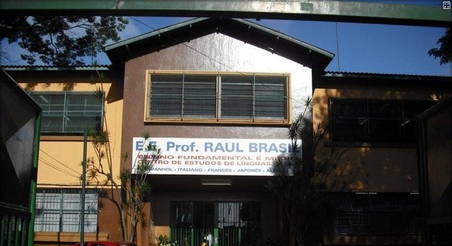 Fachada da escola estadual onde um atirador teria disparado contra crianças