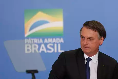 O presidente da República, Jair Bolsonaro, durante cerimônia de assinatura de um decreto que facilita o acesso a munição e o transporte de armas de fogo para atiradores esportivos, caçadores e colecionadores, no Palácio do Planalto, em Brasília O presidente da República, Jair Bolsonaro, durante cerimônia de assinatura de um decreto que facilita o acesso a munição e o transporte de armas de fogo para atiradores esportivos, caçadores e colecionadores, no Palácio do Planalto, em Brasília