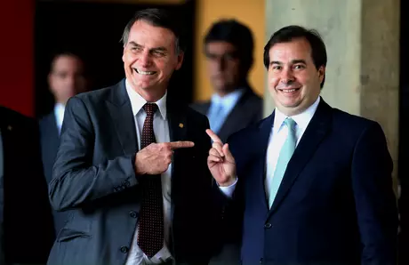 O presidente da Câmara dos Deputados, Rodrigo Maia (d), durante encontro com o presidente eleito Jair Bolsonaro (PSL), na sede do Centro Cultural Banco do Brasil (CCBB) O presidente da Câmara dos Deputados, Rodrigo Maia (d), durante encontro com o presidente eleito Jair Bolsonaro (PSL), na sede do Centro Cultural Banco do Brasil (CCBB)