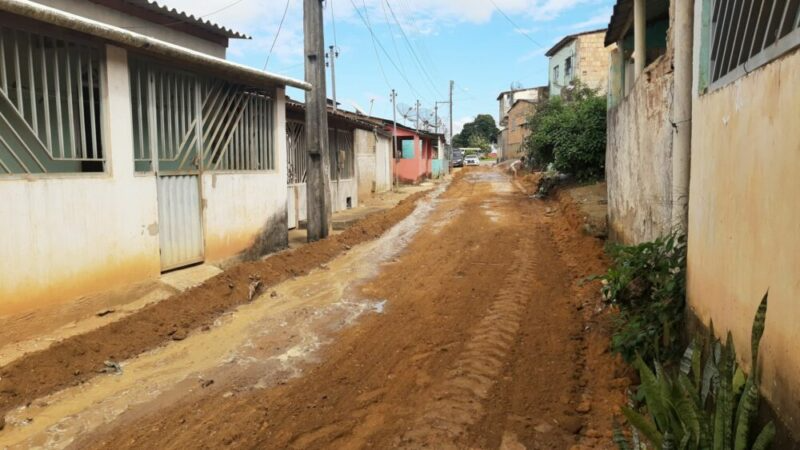 Marcelo Angênica dá ordem de serviço para pavimentação de ruas no bairro Novo Prado em Itamaraju