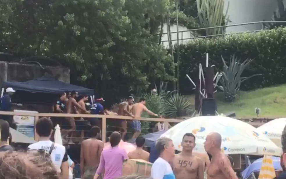 Homem passa mal em competição de natação em praia de Salvador — Foto: Arquivo pessoal