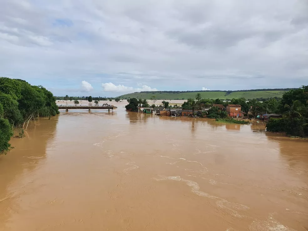 Confira imagens dos estragos causados pela chuva na Bahia nos últimos cinco dias — Foto: Camila Marinho/Tv Bahia