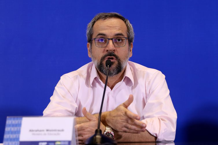 Wilson Dias/Agência Brasil O Ministro da Educação, Abraham Weintraub, falam sobre primeiro dia de provas do ENEM