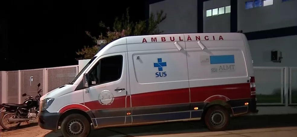 Criança foi atacada por pitbull em Cláudia, transferida de ambulância ao Hospital Regional de Sinop, onde já chegou sem vida — Foto: TV Centro América/Reprodução Criança foi atacada por pitbull em Cláudia, transferida de ambulância ao Hospital Regional de Sinop, onde já chegou sem vida — Foto: TV Centro América/Reprodução