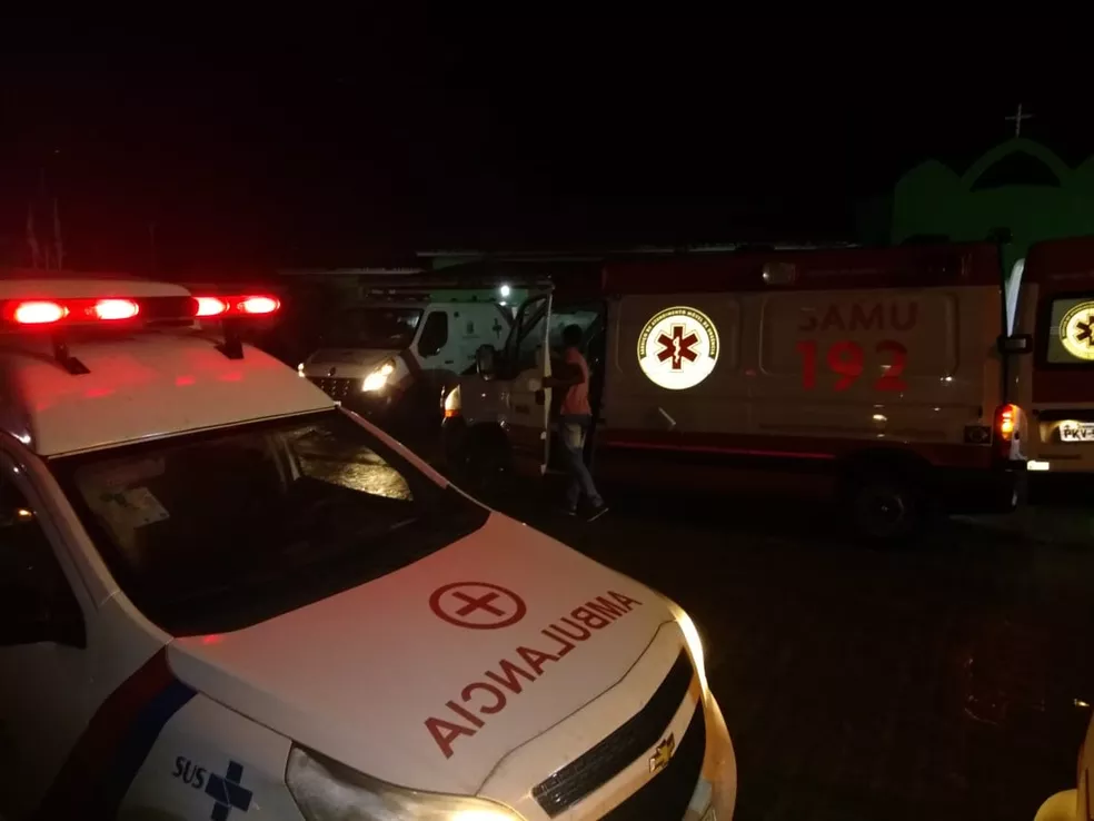 Vítimas de acidente na BR-324 foram levadas para Hospital Municipal de Riachão do Jacuípe — Foto: Jacuípe News Vítimas de acidente na BR-324 foram levadas para Hospital Municipal de Riachão do Jacuípe — Foto: Jacuípe News