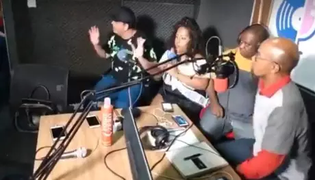 Momento em que o programa 'Samba D'Bom' foi interrompido pelos criminosos