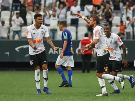 Henrique comemora seu gol, empatando a partida, durante o jogo entre Corinthians e São Caetano realizado na Arena Corinthians, Zona Leste de São Paulo. A partida é válida pela 1ª rodada do Paulistão 2019.