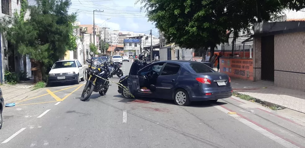 O homem foi capturado próximo ao cruzamento das ruas Gustavo Sampaio com Raimundo Arruda, na Parquelândia — Foto: Leábem Monteiro/SVM