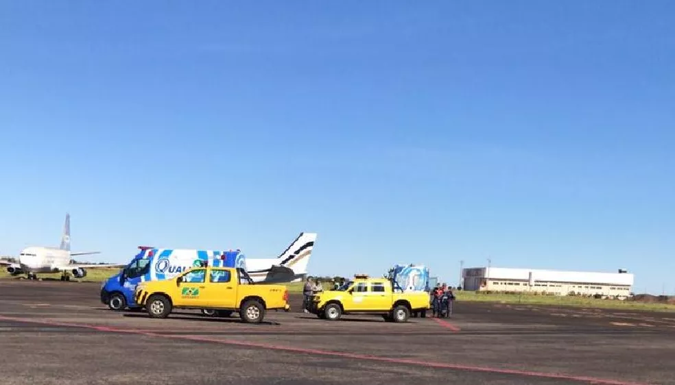 Aparato montado para socorrer piloto que passou mal durante voo e morreu no aeroporto Internacional de Campo Grande — Foto: Reprodução/Redes Sociais Aparato montado para socorrer piloto que passou mal durante voo e morreu no aeroporto Internacional de Campo Grande — Foto: Reprodução/Redes Sociais