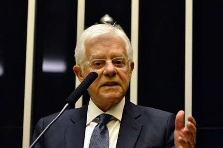O ex-ministro Moreira Franco está preso