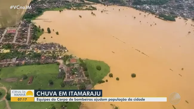 Corpo de Bombeiros realiza buscas por moradores desalojados de Itamaraju