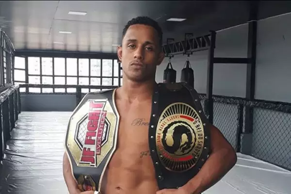 Glyan Alves era ex-campeão do Shooto Brasil e tinha em sua posse o título do ‘JF Fight’ (Foto: Reprodução)