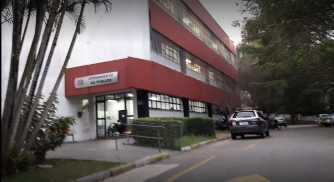 Suspeito agrediu a mãe e a irmã, fugiu da PM, entre outras coisas. Preso, ele foi conduzido ao 89º DP