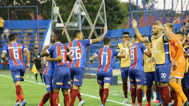 Élber comemora gol do Bahia diante do Nacional-PAR