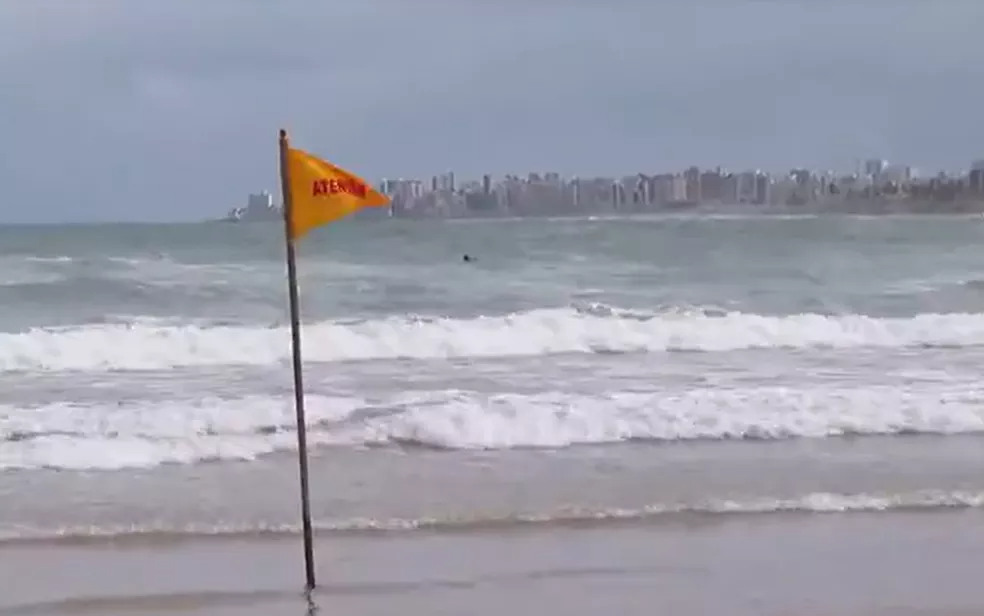 Marinha emite alerta de mau tempo com ventos fortes de até 60 km/h no litoral da Bahia — Foto: Reprodução/TV Bahia