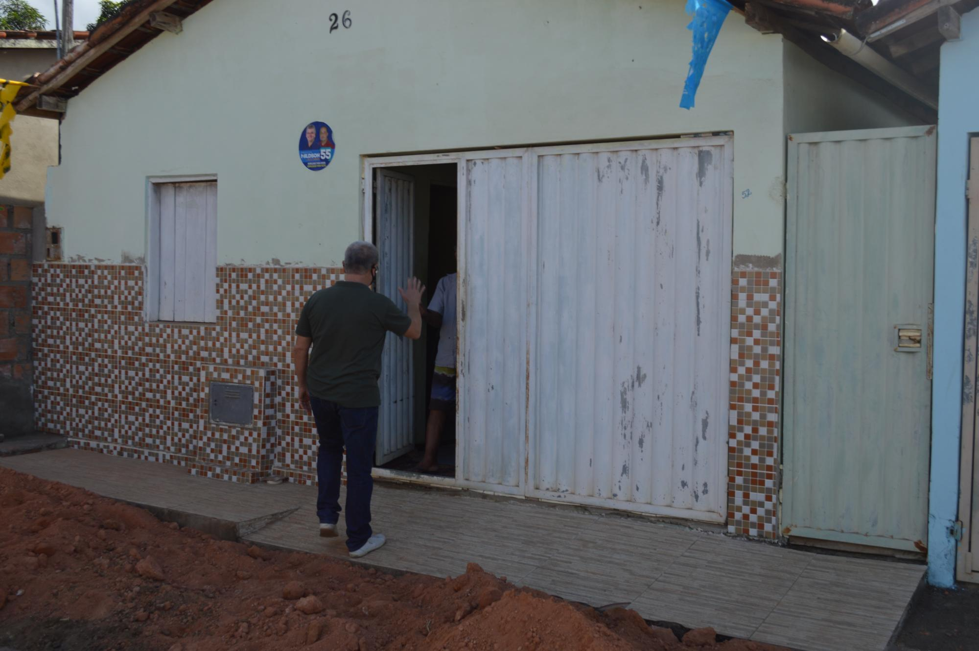 Prefeito Mildson vistoria obras de calçamento de ruas em Itanhém