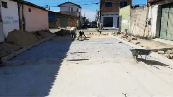 Obras de pavimentação após fortes chuvas chegam as ruas da Urbis-III em Itamaraju