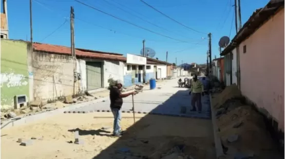 Obras de pavimentação após fortes chuvas chegam as ruas da Urbis-III em Itamaraju