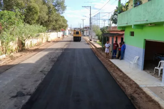 Prefeitura realiza drenagem e pavimentação no distrito de Santo Antônio