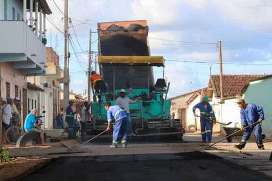 Prefeitura realiza drenagem e pavimentação no distrito de Santo Antônio