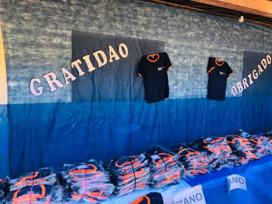 Prefeitura de Medeiros Neto beneficia quase 200 estudantes com a entrega de uniformes em Itupeva