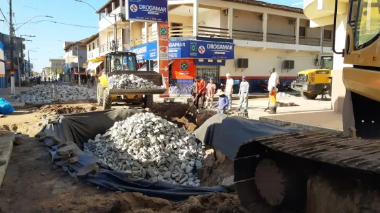 As obras de macrodrenagem e requalificação de ruas como preparativos do asfalto chegam às etapas finais em Mucuri