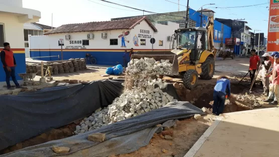 As obras de macrodrenagem e requalificação de ruas como preparativos do asfalto chegam às etapas finais em Mucuri