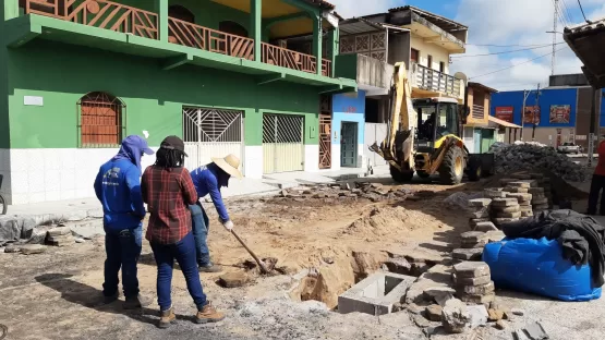 As obras de macrodrenagem e requalificação de ruas como preparativos do asfalto chegam às etapas finais em Mucuri