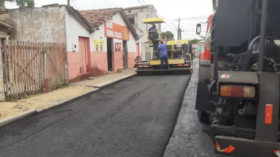 As obras de macrodrenagem e requalificação de ruas como preparativos do asfalto chegam às etapas finais em Mucuri