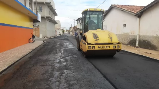 As obras de macrodrenagem e requalificação de ruas como preparativos do asfalto chegam às etapas finais em Mucuri