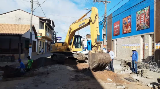 As obras de macrodrenagem e requalificação de ruas como preparativos do asfalto chegam às etapas finais em Mucuri