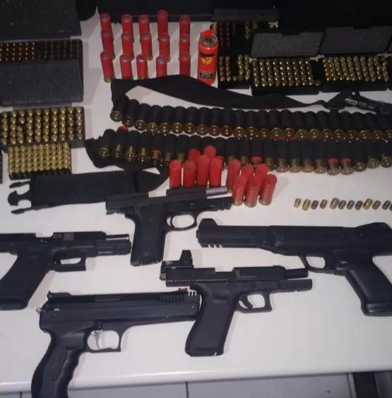 Operação Unum Corpus da Polícia Civil apreende 01 fuzil e 990 munições. A ação aconteceu em toda Bahia
