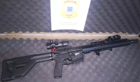 Operação Unum Corpus da Polícia Civil apreende 01 fuzil e 990 munições. A ação aconteceu em toda Bahia