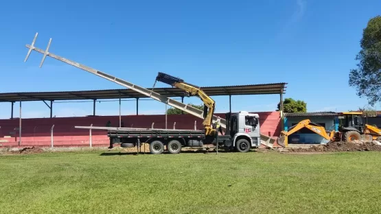 Calçadão, iluminação, nivelamento e reformas: Prefeitura de Itanhém faz melhorias no Estádio Teixeirão