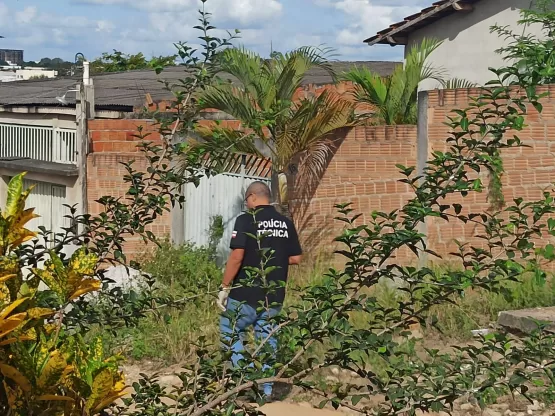 Homem é morto a tiros na porta de um bar no Colina Verde