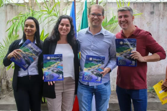  Aqui Tem Obra Por Todo Lado - Revista oficial da Prefeitura de Teixeira de Freitas é lançada nesta terça-feria (14)