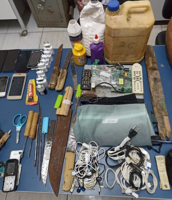 Facas, celulares, carregadores e droga são encontrados no CPTF durante nova revista