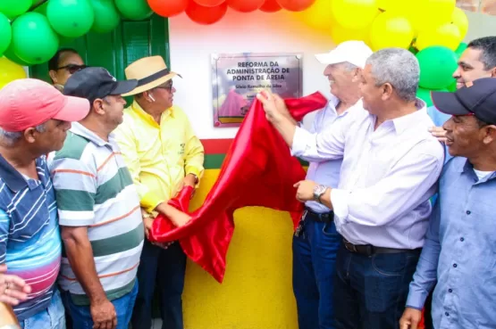 Prefeito Silvio Ramalho entrega várias obras a moradores de Ponta de Areia