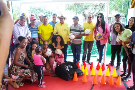 Prefeito Silvio Ramalho entrega várias obras a moradores de Ponta de Areia